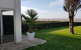 Les Rochers De Vallieres, Appartement De 35 M2 Avec 1 Chambre, Terrasses, Jardin 140 M2, Vue Panoramique Face A L'Ocean !